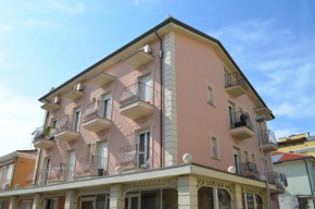 Отель Residence Uno Studio&Suites  Римини